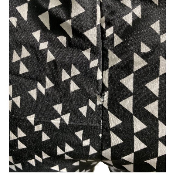 Black & White Printed Shorts by Tea Rose - Picture 7 of 7